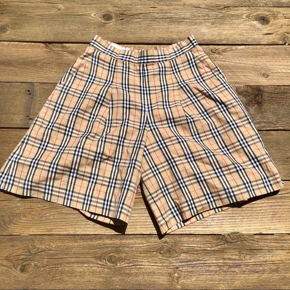 Burberry High Waisted Vintage Shorts Size 26***